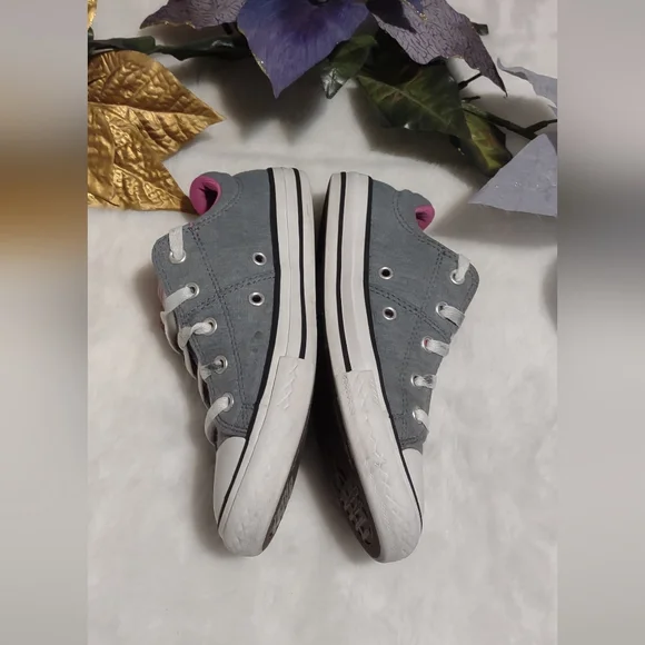 Converse shoes for girls size 2 - Picture 2 of 7